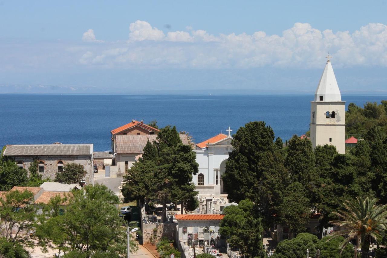 Apartments With A Parking Space Mali Lošinj Exterior foto