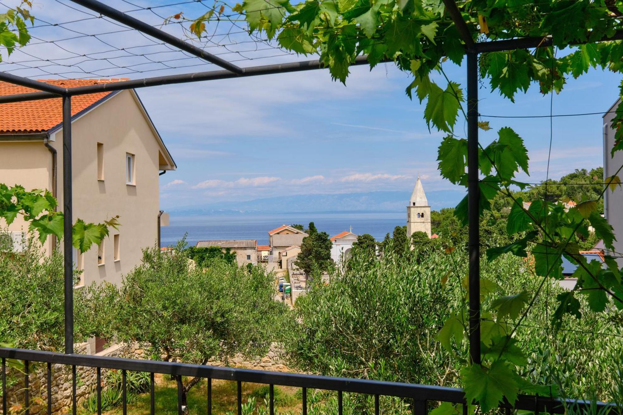 Apartments With A Parking Space Mali Lošinj Exterior foto